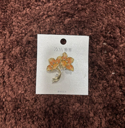 Pastel Gradient Floral Saree Pin